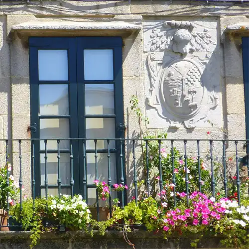 Palacio con heráldica – tour histórico en Pontevedra en italiano