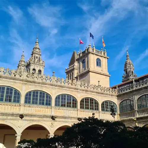 Claustro del Colegio de Fonseca en el Tour Privado a Santiago de Compostela