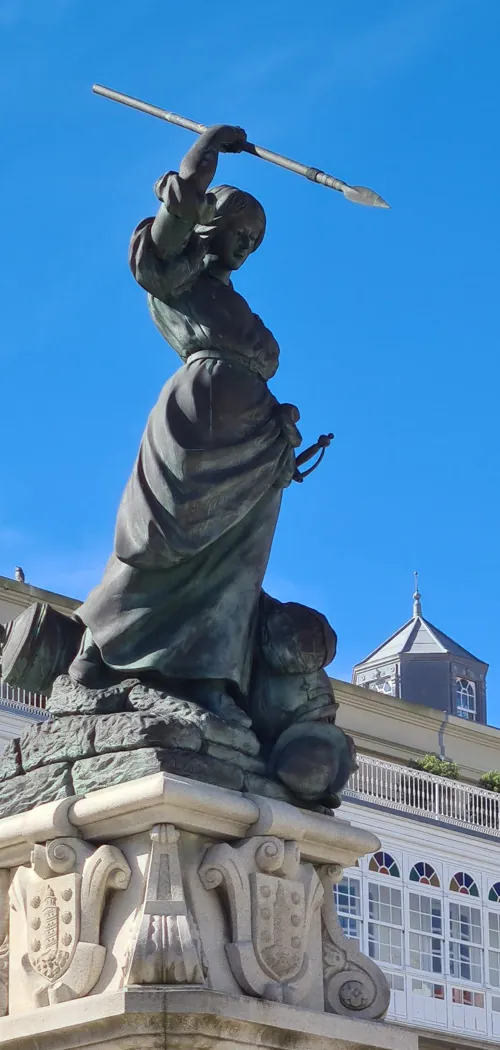 Estatua de María Pita en la plaza principal – visita guiada al casco histórico de A Coruña
