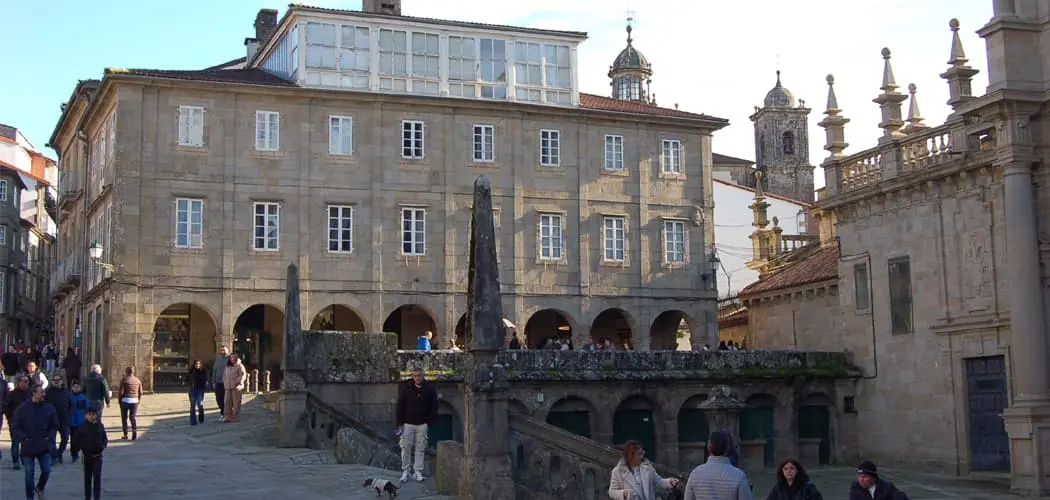 Chegada à Catedral desde o Monte do Gozo durante a caminhada guiada em português - Praza da Acibechería