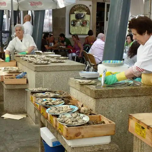 Venda de ostras no bairro do Berbés – tour histórico em Vigo